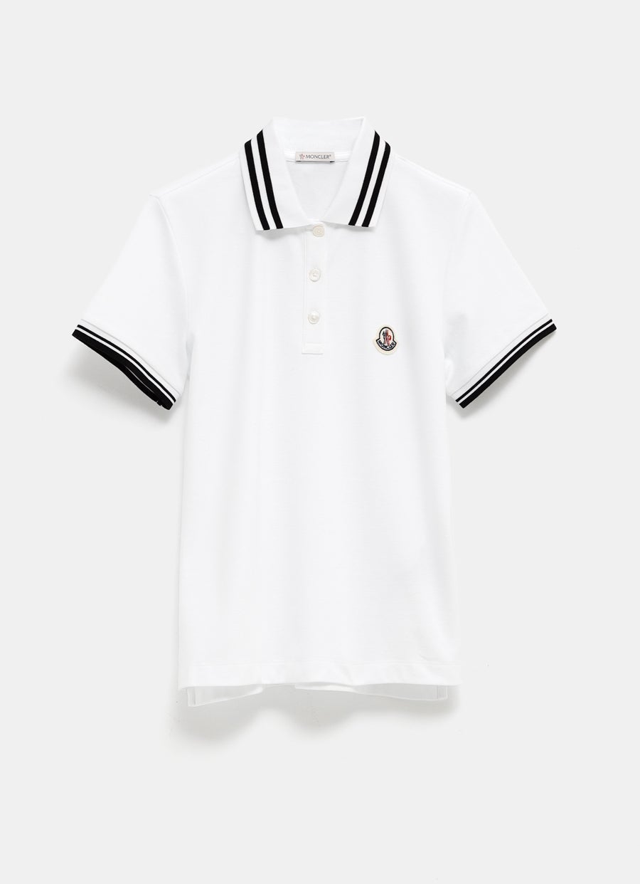 Polo con parche del logotipo