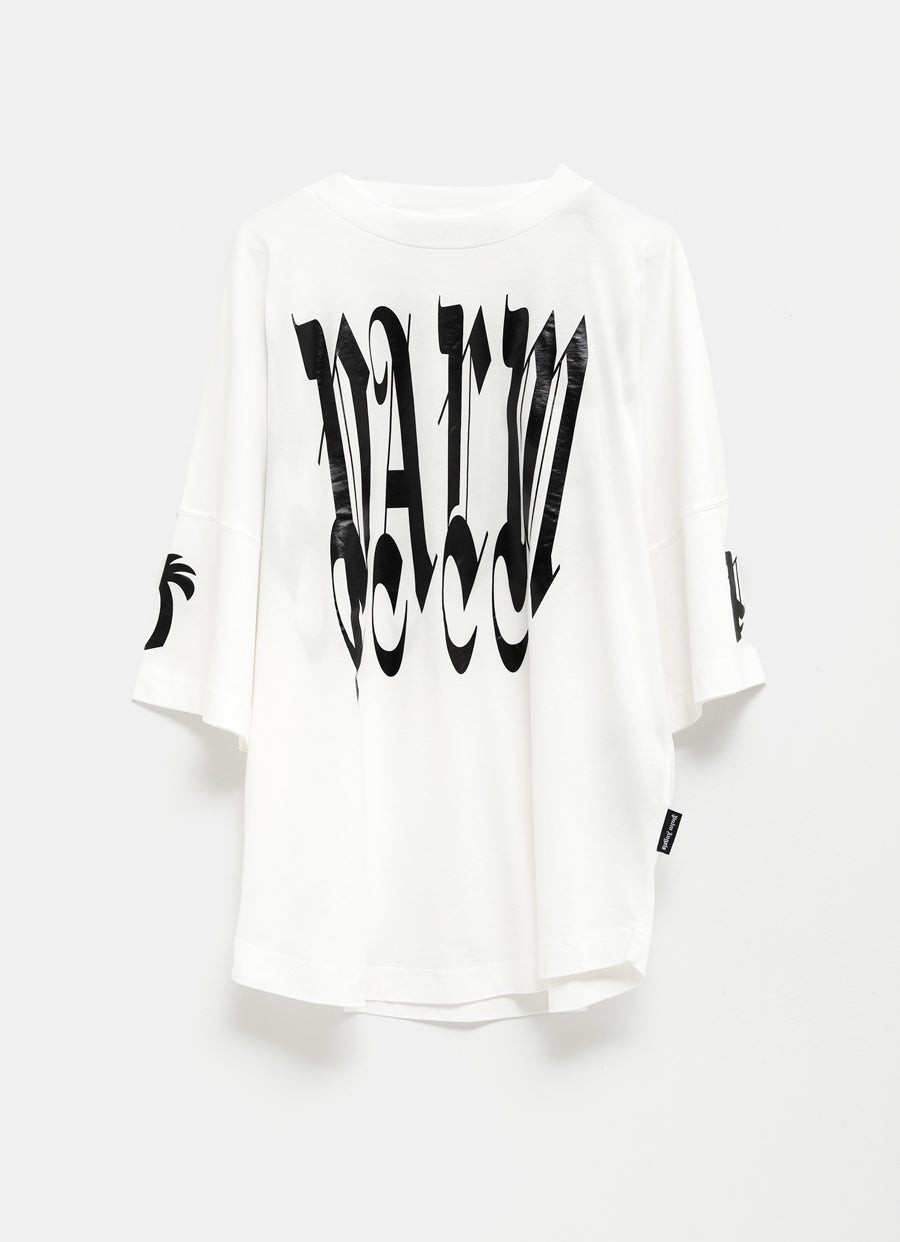 Camiseta Gothic Logo oversize