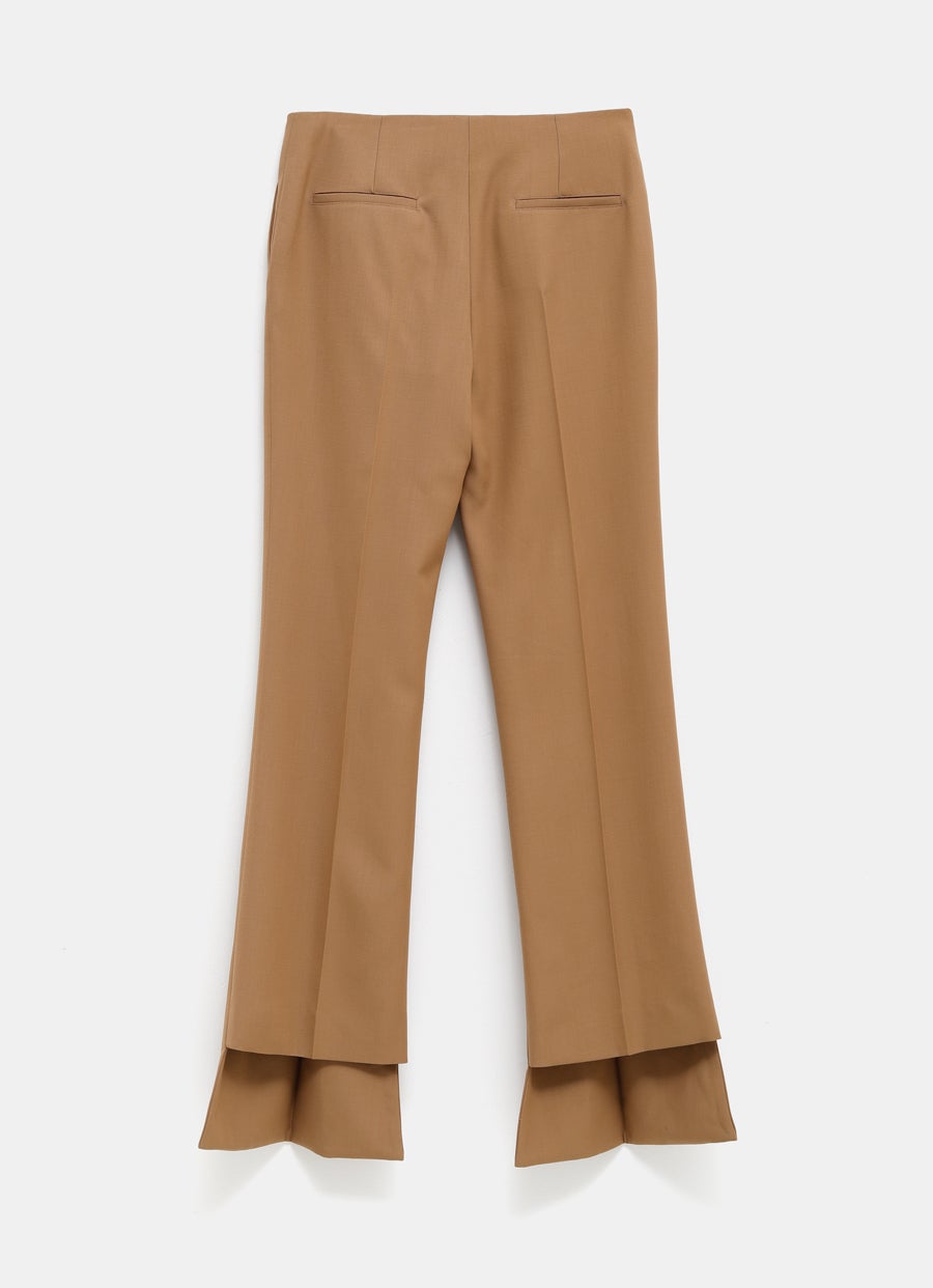 Pantalones slim con talón al descubierto