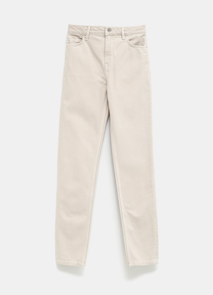 Pantalón vaquero con corte tapered